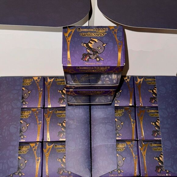 tokidoki x ARCANE Unicorno - Champion Viktor (Special Edition) - Picture 9 of 12